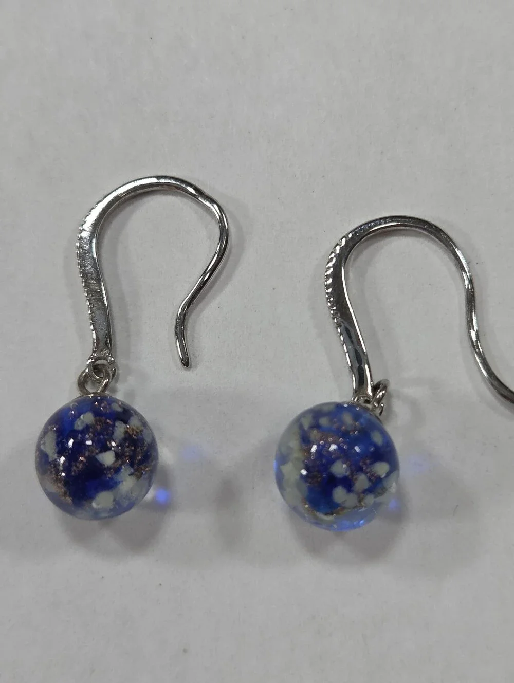 🆕️ NOGU Sapphire .925 Sterling Silver Firefly Glass Huggie Earrings